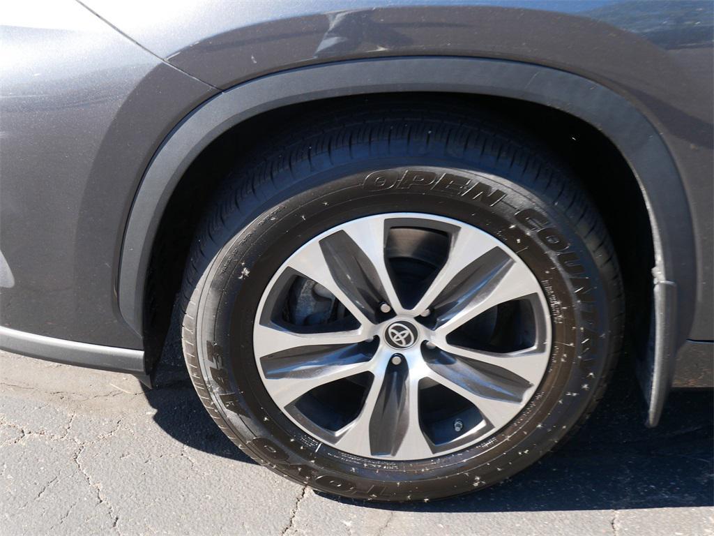 used 2020 Toyota Highlander car, priced at $27,481
