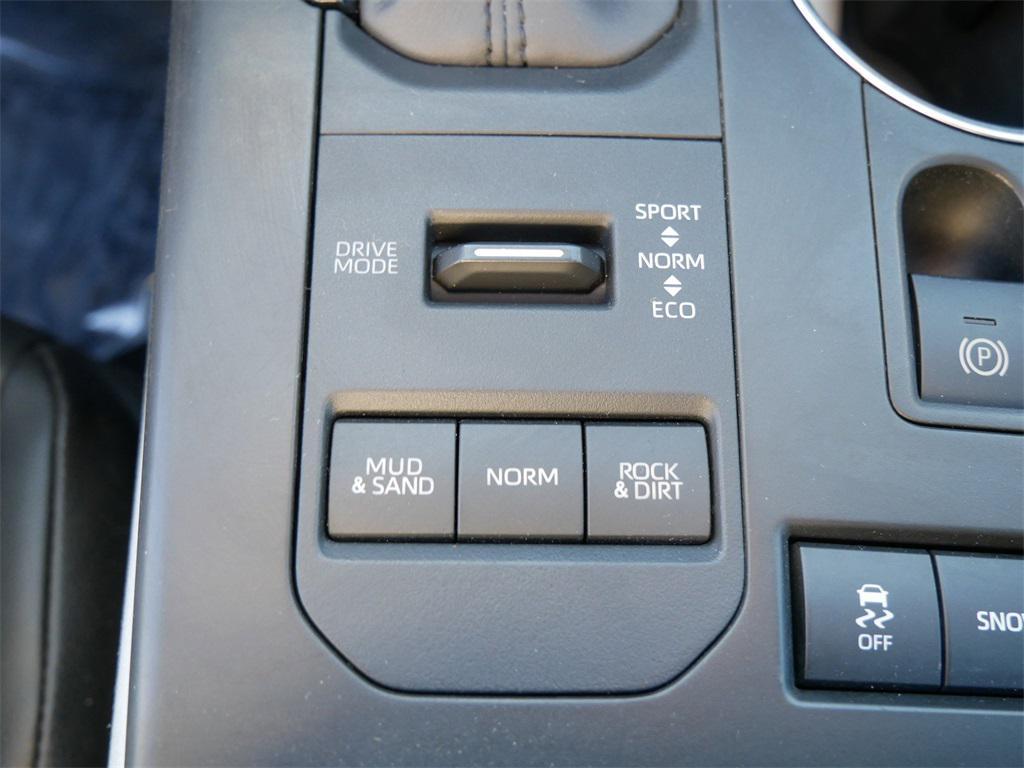 used 2020 Toyota Highlander car, priced at $27,481