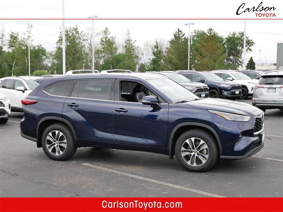 used 2021 Toyota Highlander car, priced at $34,000