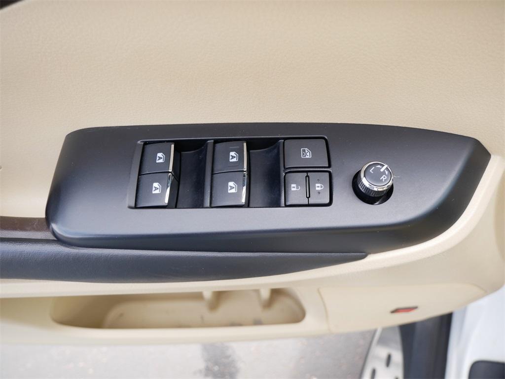 used 2018 Toyota Highlander Hybrid car, priced at $30,399