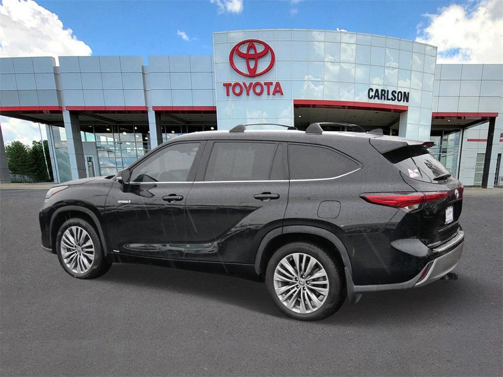 used 2021 Toyota Highlander Hybrid car, priced at $37,500