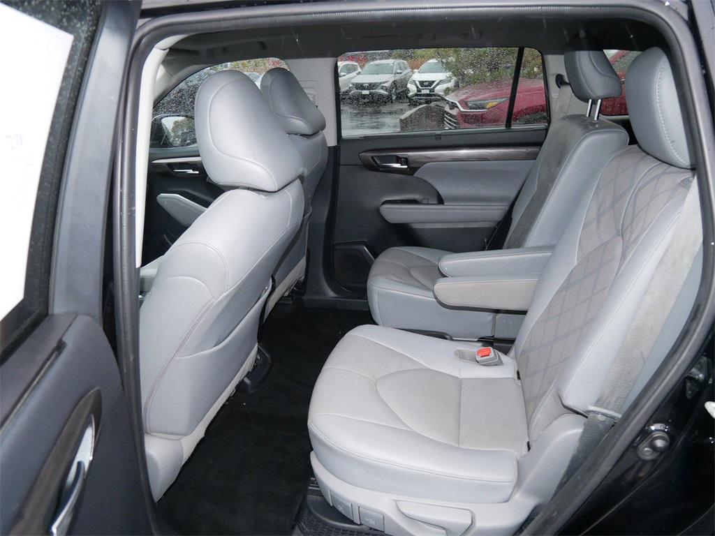 used 2021 Toyota Highlander Hybrid car, priced at $37,500