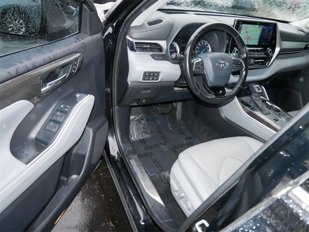 used 2021 Toyota Highlander Hybrid car, priced at $37,500
