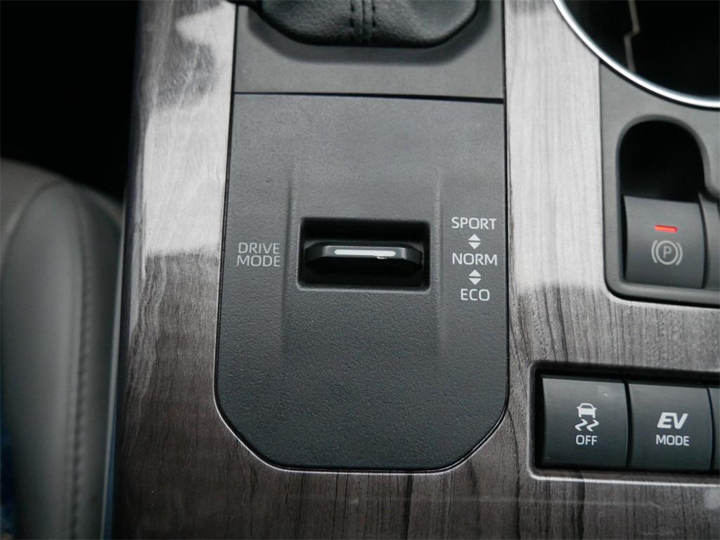 used 2021 Toyota Highlander Hybrid car, priced at $37,500