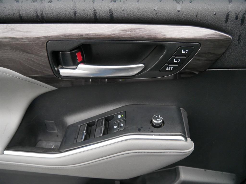 used 2021 Toyota Highlander Hybrid car, priced at $37,500