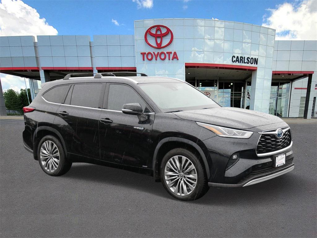 used 2021 Toyota Highlander Hybrid car, priced at $37,500