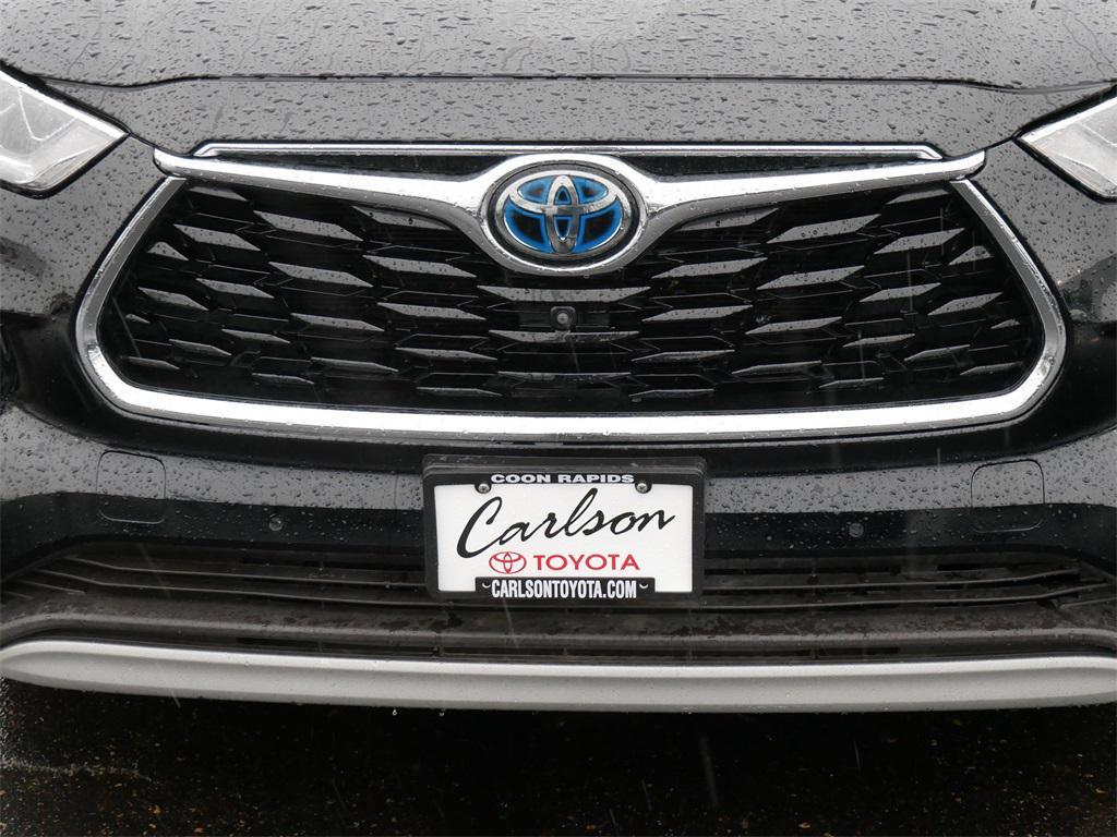 used 2021 Toyota Highlander Hybrid car, priced at $37,500