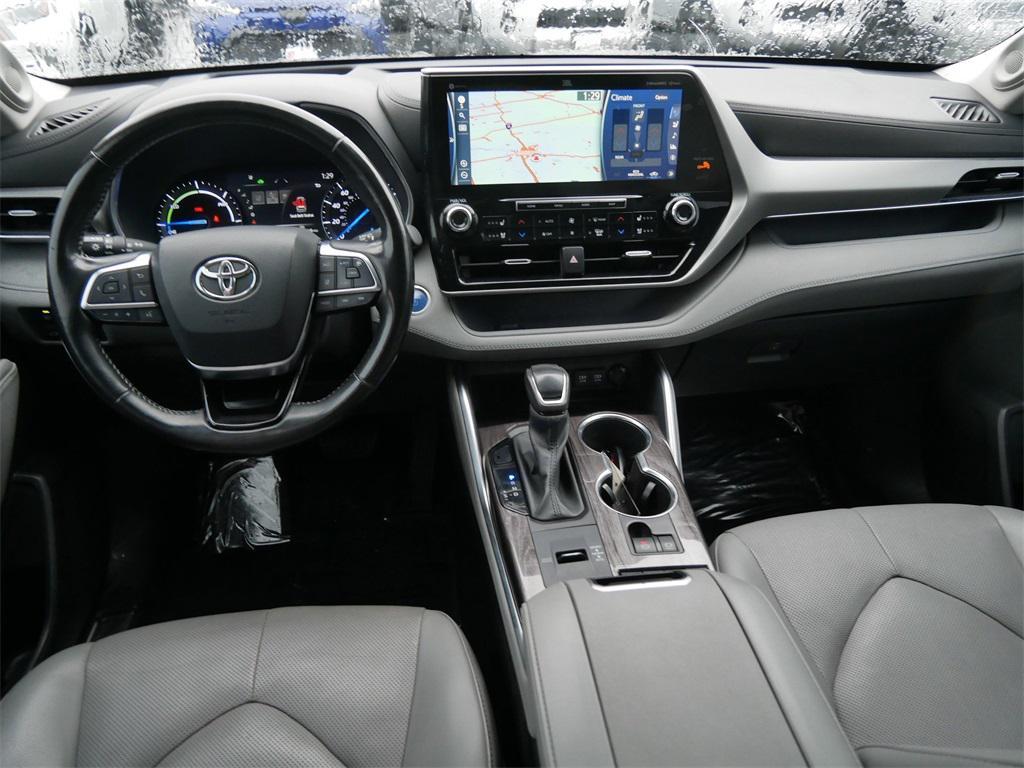 used 2021 Toyota Highlander Hybrid car, priced at $37,500