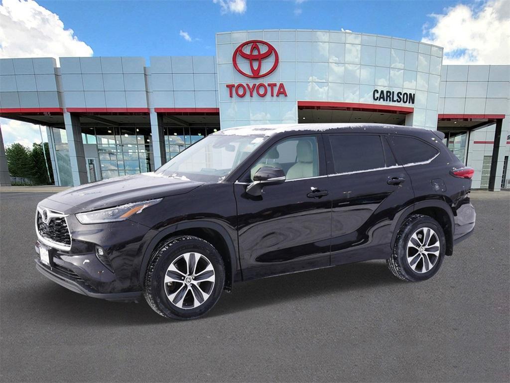 used 2021 Toyota Highlander car, priced at $33,599