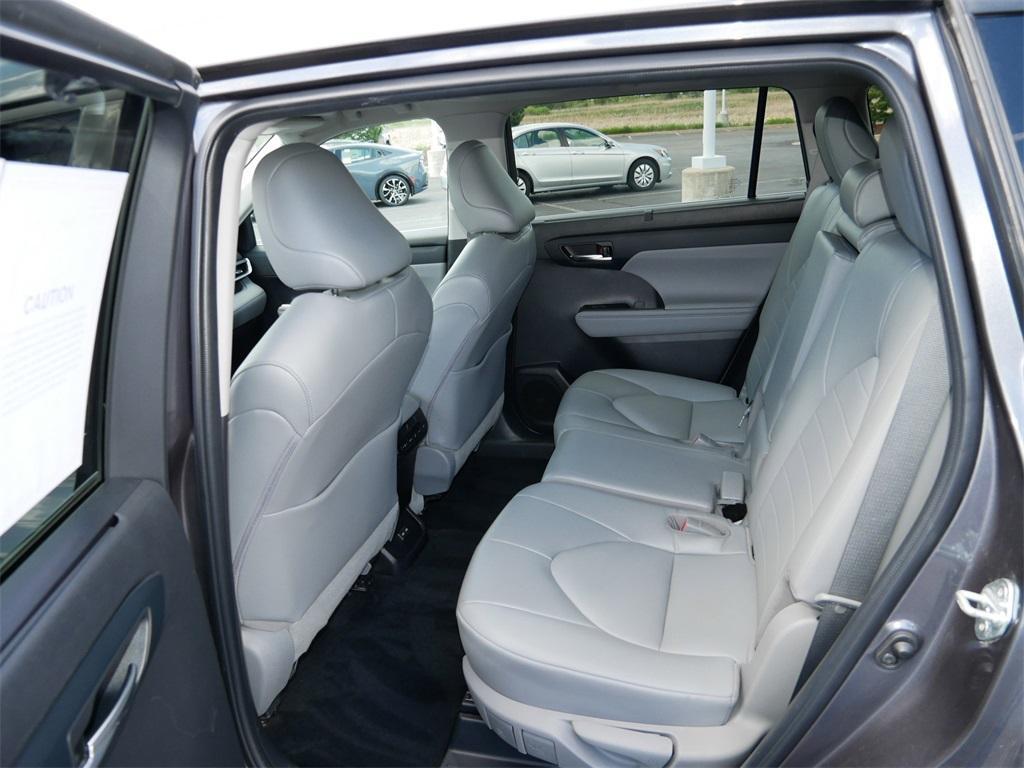 used 2022 Toyota Highlander car, priced at $40,799