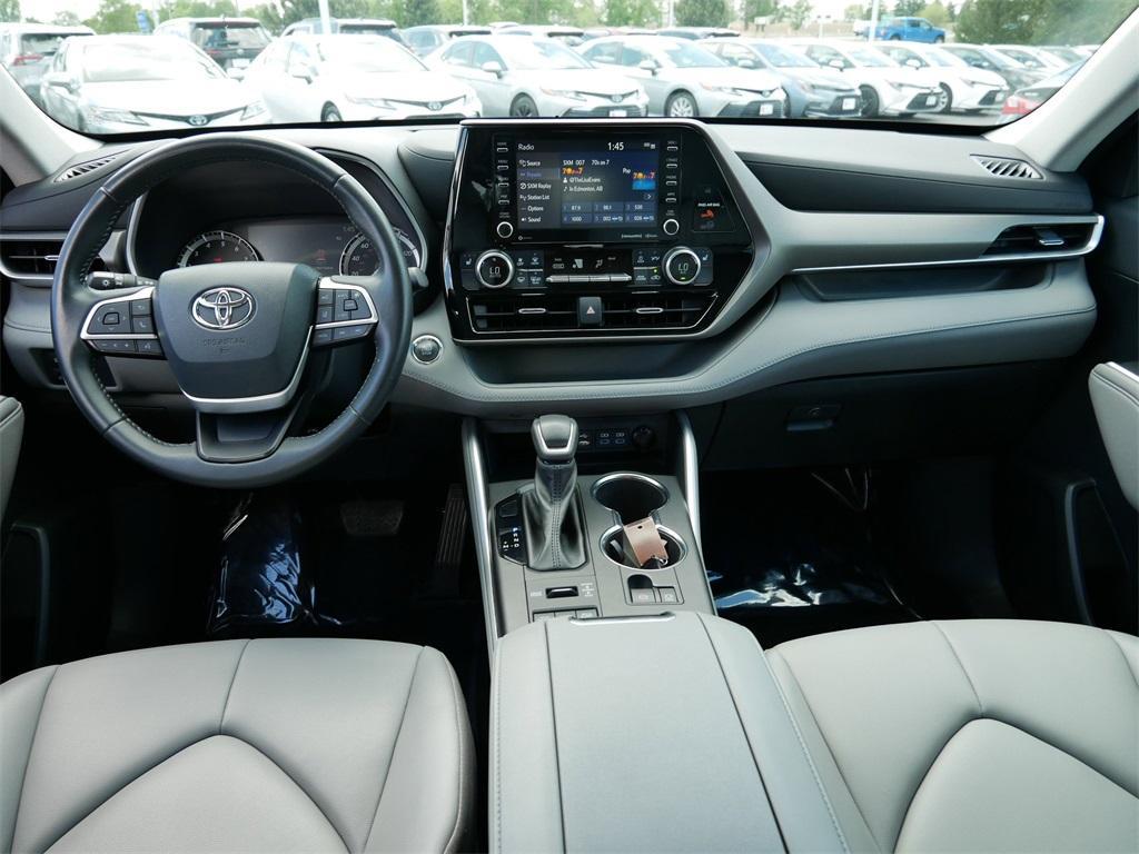 used 2022 Toyota Highlander car, priced at $40,799