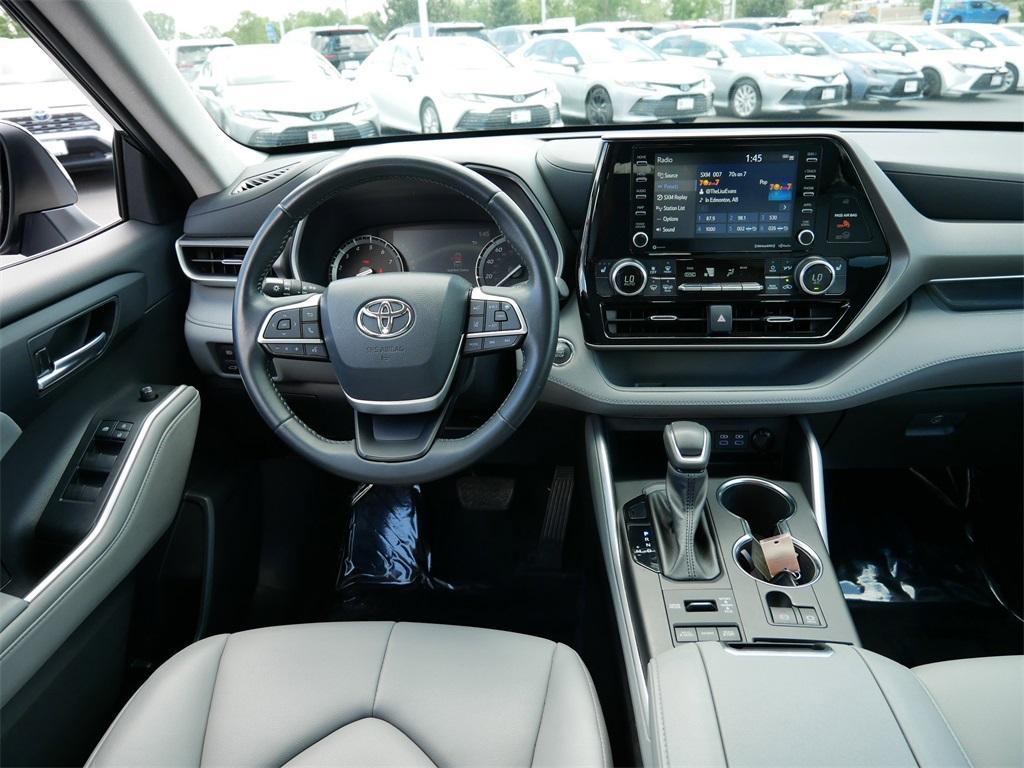 used 2022 Toyota Highlander car, priced at $40,799