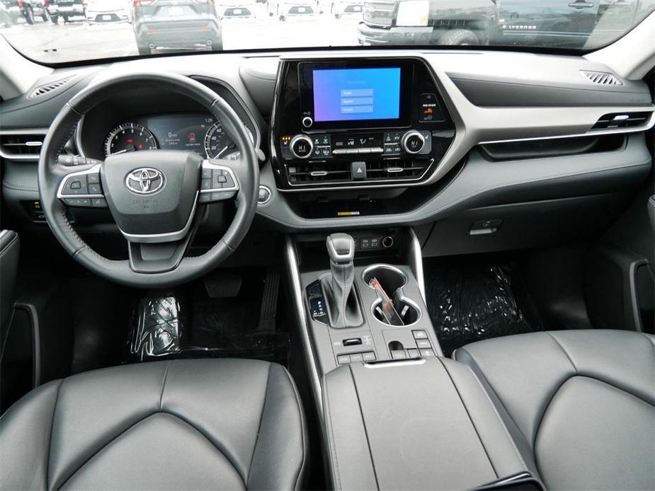 used 2023 Toyota Highlander car, priced at $41,499