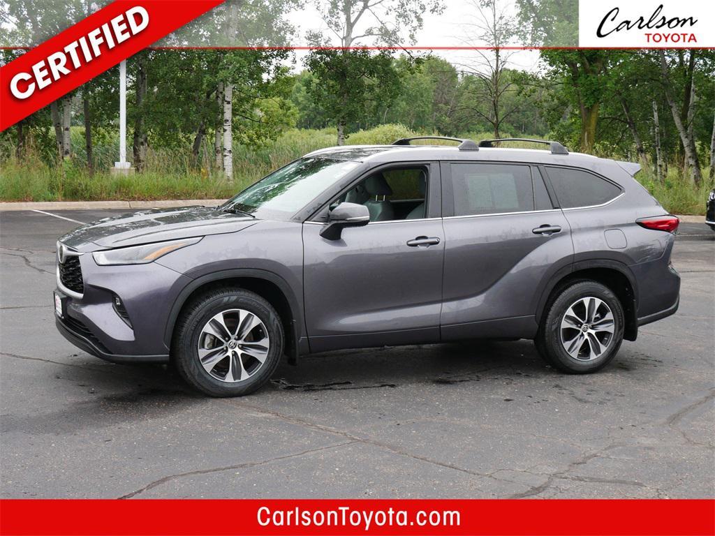 used 2022 Toyota Highlander car, priced at $39,728
