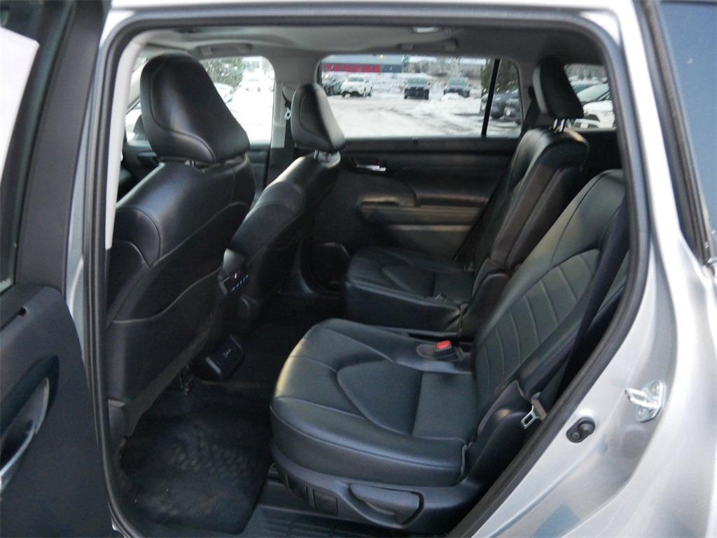 used 2022 Toyota Highlander car, priced at $36,000