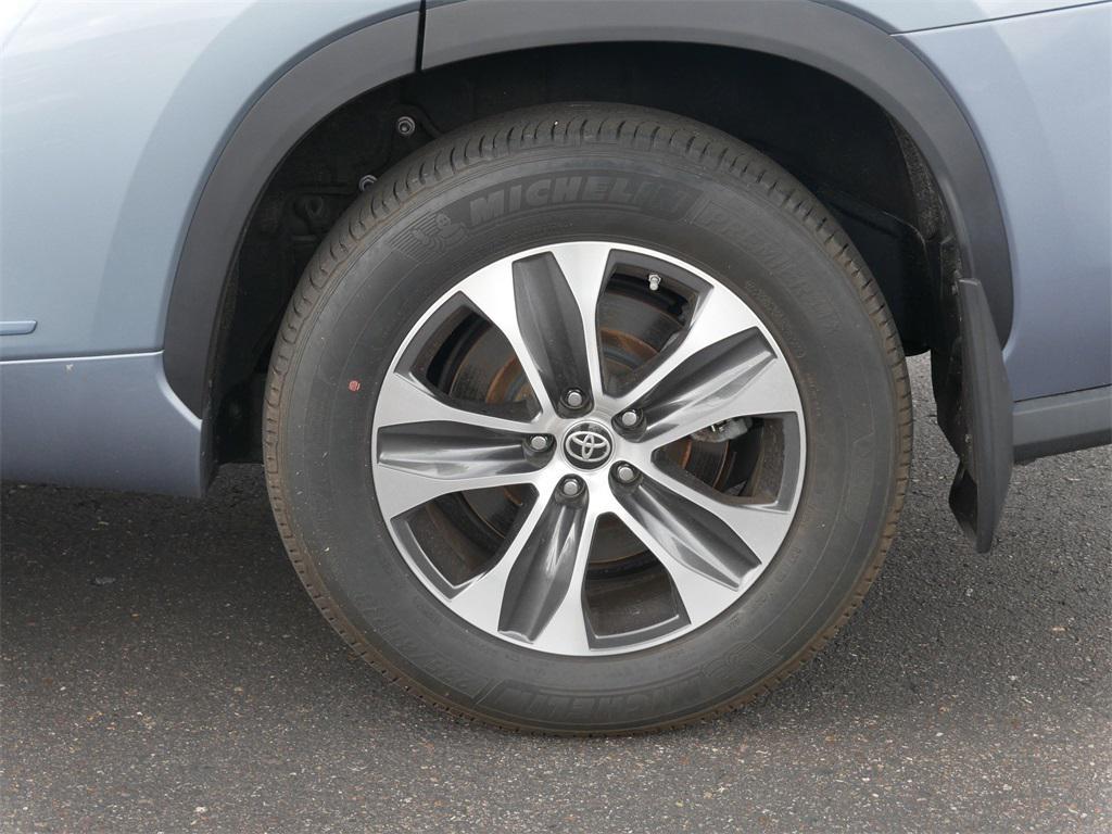used 2022 Toyota Highlander car, priced at $37,963