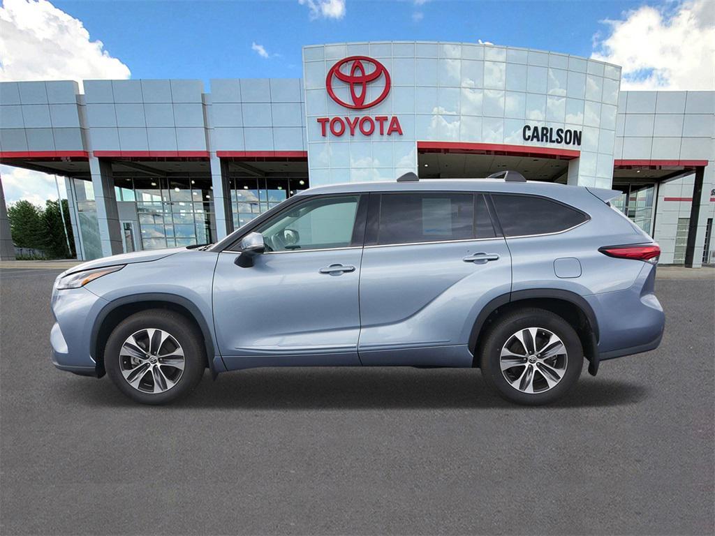 used 2022 Toyota Highlander car, priced at $37,963