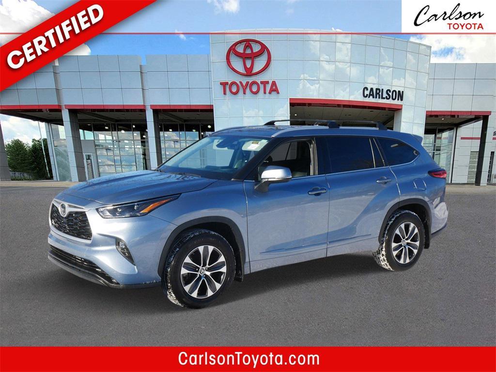 used 2022 Toyota Highlander car, priced at $35,556