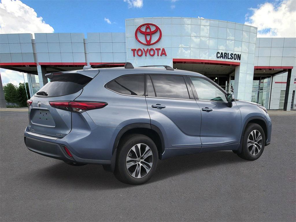 used 2022 Toyota Highlander car, priced at $37,963