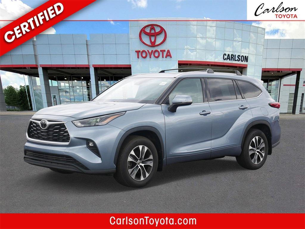 used 2022 Toyota Highlander car, priced at $37,963