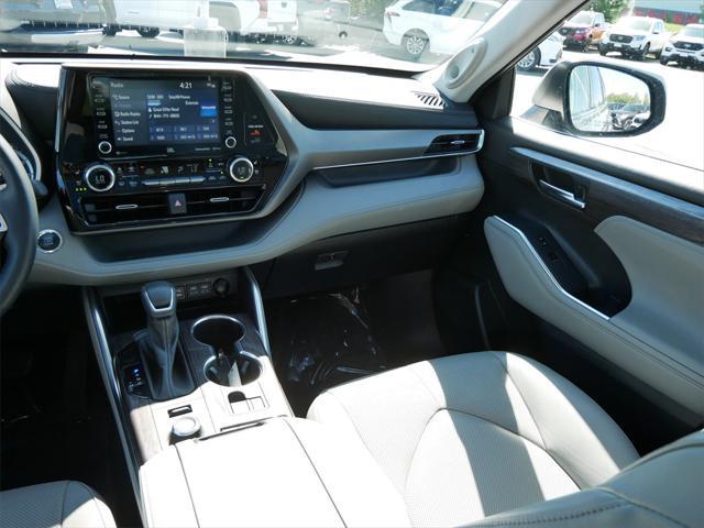 used 2022 Toyota Highlander car, priced at $46,500
