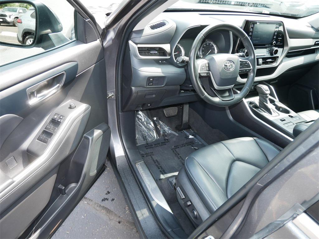 used 2022 Toyota Highlander car, priced at $39,993