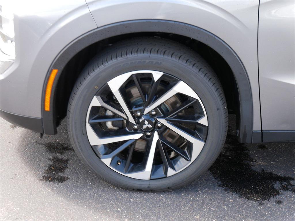 used 2023 Mitsubishi Outlander car, priced at $22,000