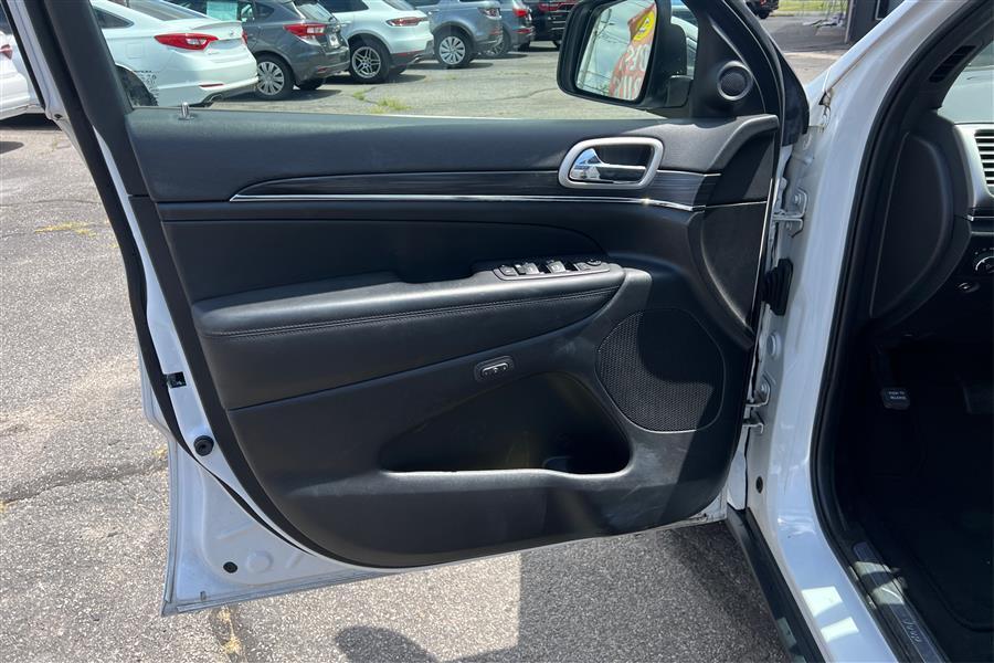 used 2022 Jeep Grand Cherokee car, priced at $23,499