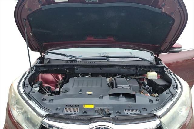 used 2015 Toyota Highlander car, priced at $23,895
