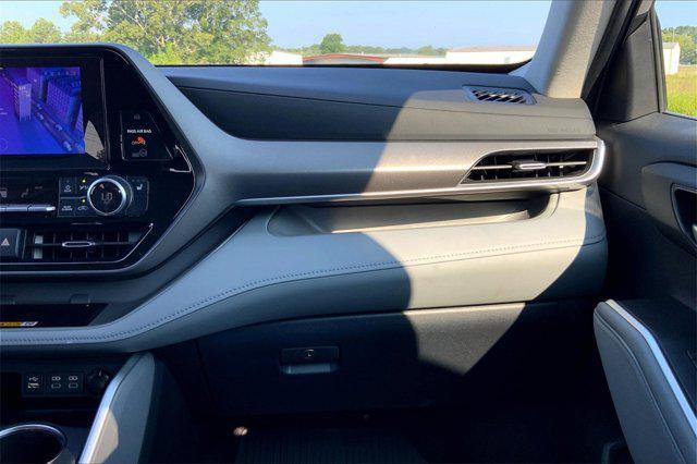 used 2024 Toyota Highlander car, priced at $40,786