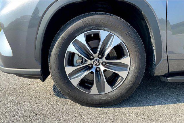 used 2024 Toyota Highlander car, priced at $40,786