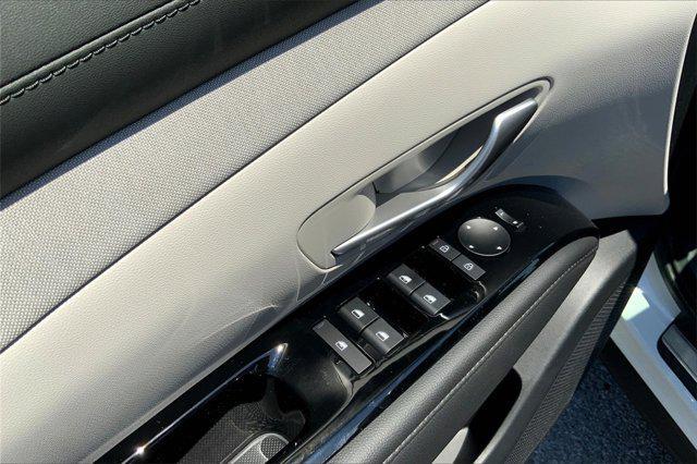 new 2025 Hyundai TUCSON Hybrid car, priced at $43,690
