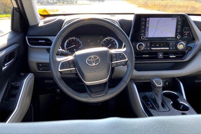 used 2022 Toyota Highlander car, priced at $35,997