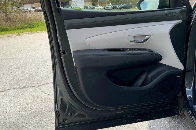 new 2025 Hyundai TUCSON Hybrid car, priced at $42,137