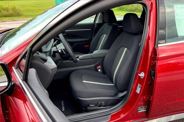 new 2025 Hyundai Sonata Hybrid car, priced at $31,675