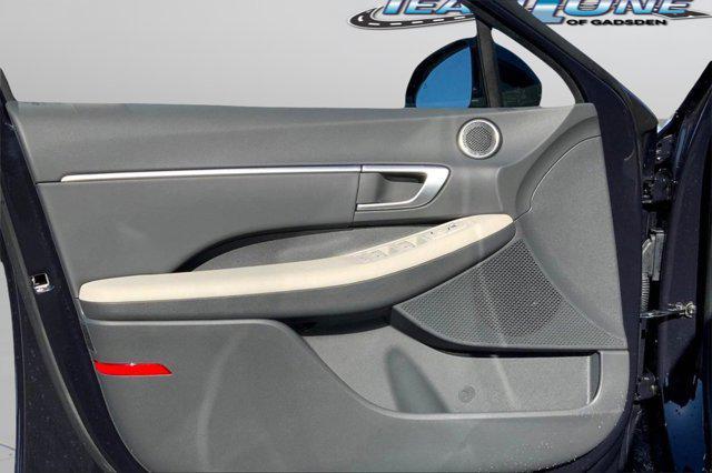 new 2025 Hyundai Sonata Hybrid car, priced at $30,735