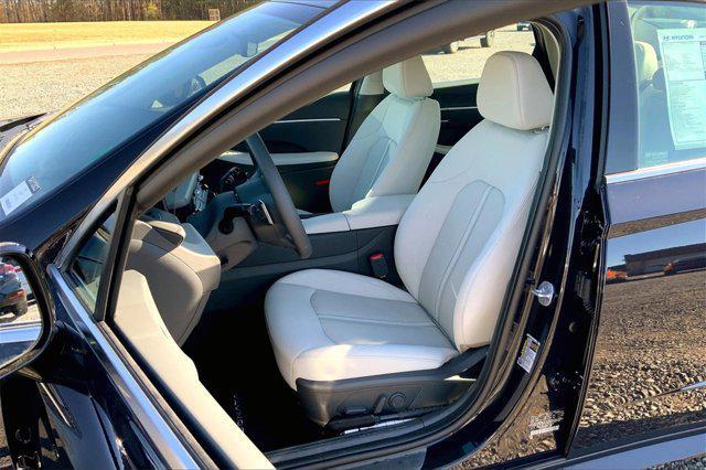 new 2025 Hyundai Sonata Hybrid car, priced at $31,960