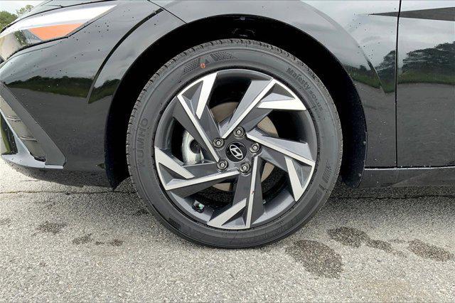new 2025 Hyundai Elantra car, priced at $24,324