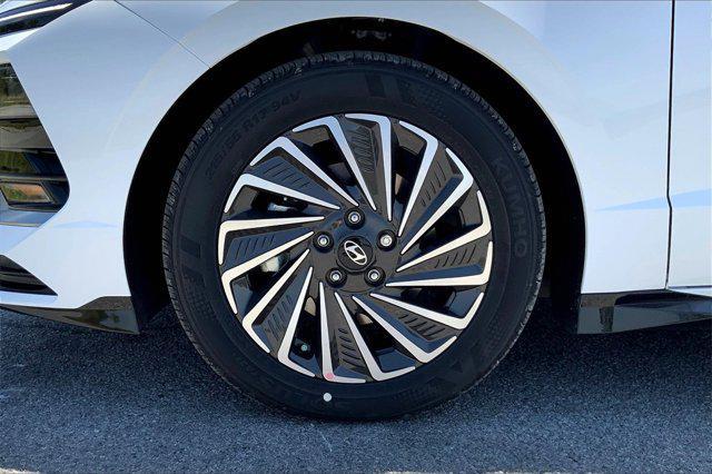 new 2025 Hyundai Sonata Hybrid car, priced at $32,615