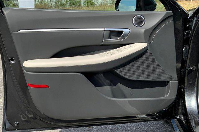 new 2025 Hyundai Sonata Hybrid car, priced at $32,179