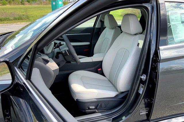 new 2025 Hyundai Sonata Hybrid car, priced at $32,179
