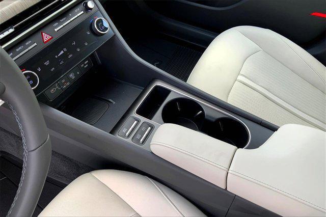 new 2025 Hyundai Sonata Hybrid car, priced at $32,179