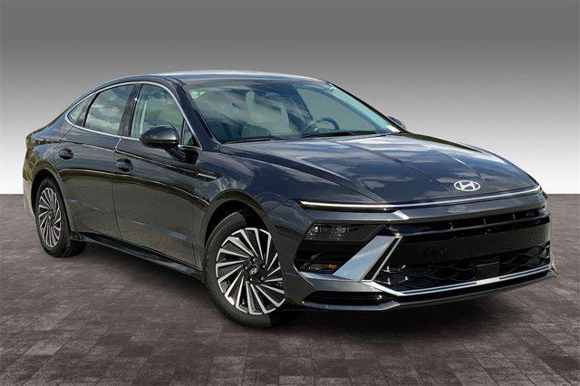 new 2025 Hyundai Sonata Hybrid car, priced at $32,179