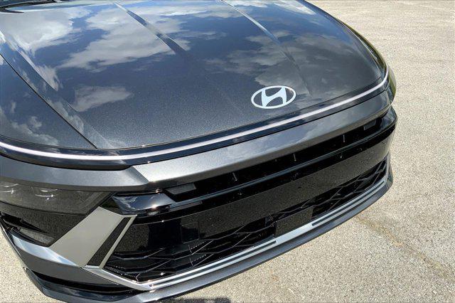 new 2025 Hyundai Sonata Hybrid car, priced at $32,179