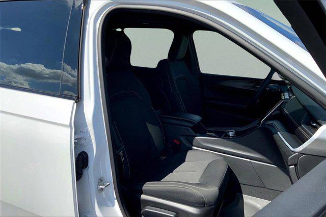 used 2025 Jeep Grand Cherokee car, priced at $32,396