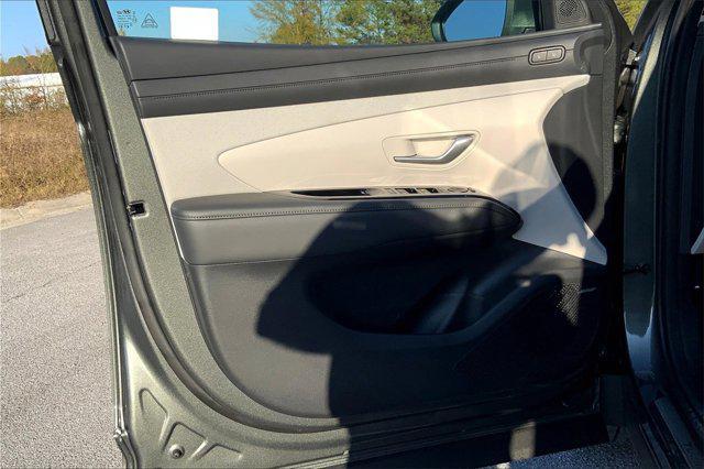 new 2025 Hyundai TUCSON Hybrid car, priced at $35,000