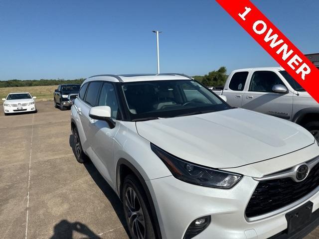 used 2022 Toyota Highlander car, priced at $33,577