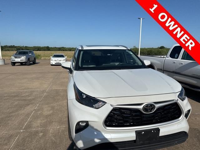 used 2022 Toyota Highlander car, priced at $33,577
