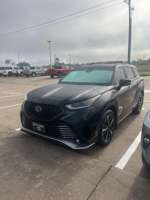used 2021 Toyota Highlander car, priced at $29,977