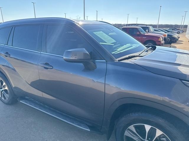 used 2022 Toyota Highlander Hybrid car, priced at $36,990